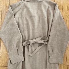 GU長袖ベージュコートの画像