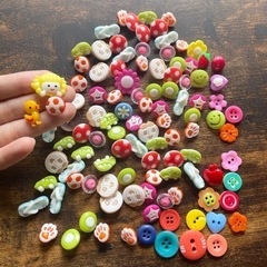 大量　木製　珍しい　プラスチック　レトロ　ボタン　手芸　ハンドメイド　ビーズ　可愛い　花柄　子供　材料　クラフト　の画像