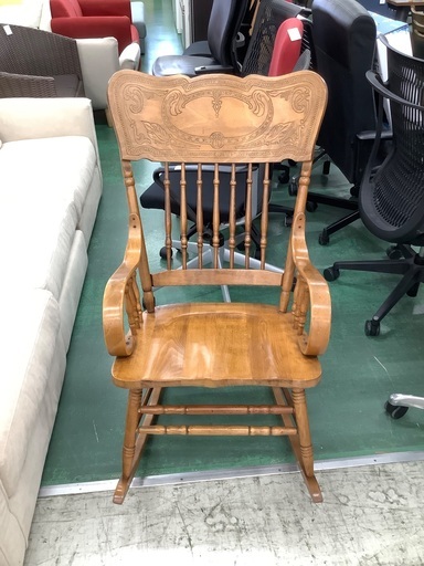 家具ならトレファク吉川店！！   アンティークロッキングチェアー　ブラウン