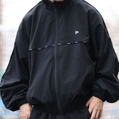 新品タグ付き　ニューエラ　トラックジャケットの画像
