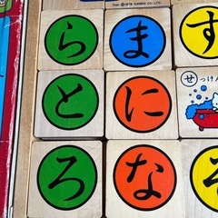 玩具、キティちゃんの文字遊び、積み木
の画像