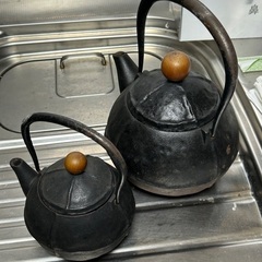引越し片付け中　南部鉄器　鉄瓶　やかん