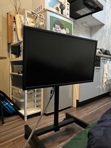 28inc 4k モニターとTV stand
