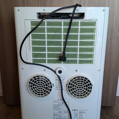 【美品】工事不要で、場所を選ばず使えるスポットエアコン。トヨトミ・スポット冷暖エアコン・ホワイト・TAD-22LWの画像