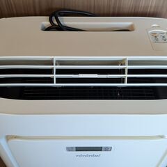 【美品】工事不要で、場所を選ばず使えるスポットエアコン。トヨトミ・スポット冷暖エアコン・ホワイト・TAD-22LWの画像