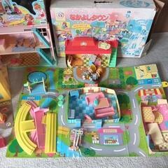 どれもとても古いリカちゃんセット☆幼稚園2つとなかよしタウン➕️別売り人形2体の画像