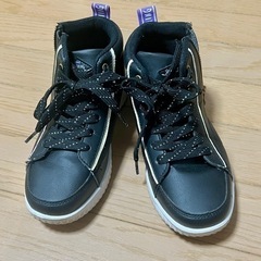美品　靴　キッズスニーカー　22センチの画像