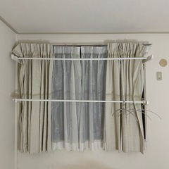 突っ張り棒　物干し　窓枠
