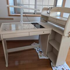 子供から大人まで使える勉強机