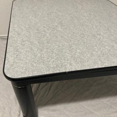正方形のこたつ