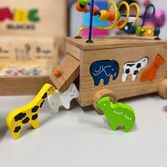 バスの木製おもちゃの画像