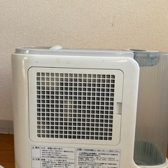 【3/26-27に引渡】定価13,000円　シャープ 加湿器HV-E70-Wの画像