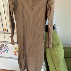 リブニットワンピースの画像
