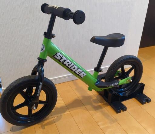 【お取り置き中】　ストライダー　スタンド付き