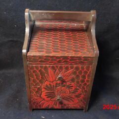 彫り物の小型化粧鏡