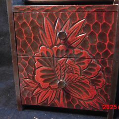 彫り物の小型化粧鏡の画像