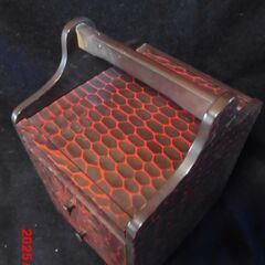 彫り物の小型化粧鏡の画像