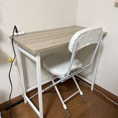 デスクとチェア