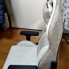 ゲーミング座椅子　ベージュ　未使用に近いの画像