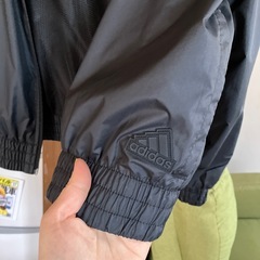 adidas ウインドブレーカーの画像