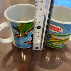 トーマスマグカップ2つの画像
