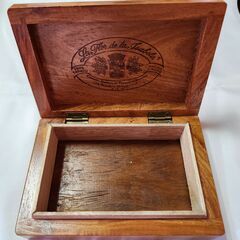 シガーケース　葉巻入れ　煙草入れ　宝物箱　小物入れ　宝石箱の画像