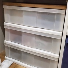 板付きプラスチック収納ケースの画像