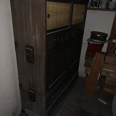 蔵に眠っていたタンスの画像