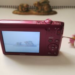 さらに価格値下げ　デジタルカメラ　Nikon