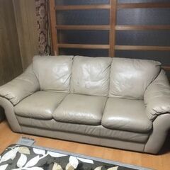 ソファー３人掛け無償譲渡します