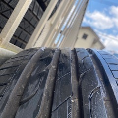 フォルクスワーゲン　ビートル　純正　ホイール　光沢のある黒に業者塗装　タイヤ付きの画像