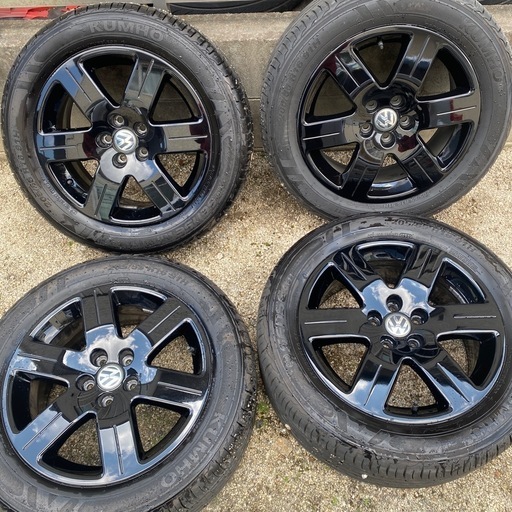 フォルクスワーゲン　ビートル　純正　ホイール　光沢のある黒に業者塗装　タイヤ付き