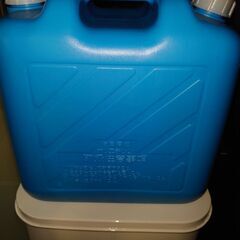【実用中古】①20Lの灯油ポリタンク（ホームセンターのテープ貼っ...