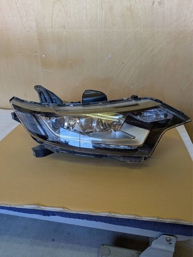 アウトランダー右ヘッドランプボディー中古