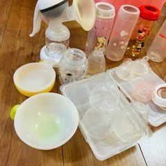 【お話中】哺乳瓶、搾乳機、離乳食の画像