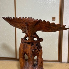 [取引決定]精悍！迫力ある鷲か鷹の木彫りの置き物の画像