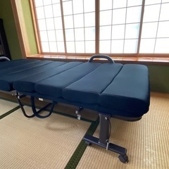 折りたたみ式シングルベッドの画像