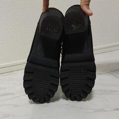 黒い女性用の靴の画像