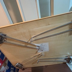 折りたたみ式テーブルの画像