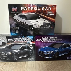 新品 ラジコン R35 パトカー ランエボ 黒、青 ②