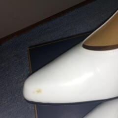 パンプス23ｃｍ白の画像