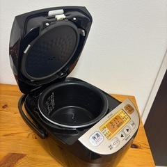 【取引中】炊飯器と米櫃セットの画像