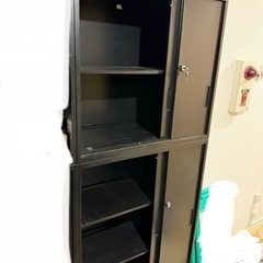 オフィス家具　キャビネット　上下引き戸付きの画像