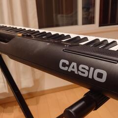 61鍵の電子キーボード、Casiotone CT-S200、おまけにスタンダード付きの画像