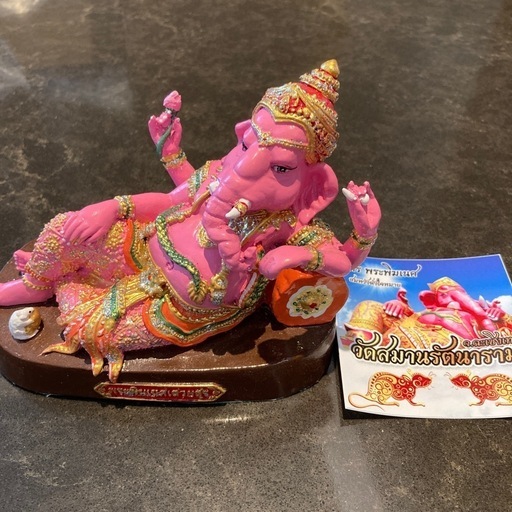【新品未使用】ピンクのガネーシャ　タイ　置物　＆スティッカー