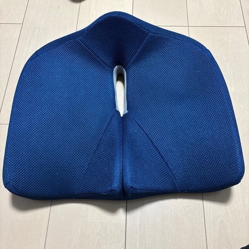 ※3/30までの引渡し 【美品】　コジット 腰痛対策クッション 姿勢 腰痛