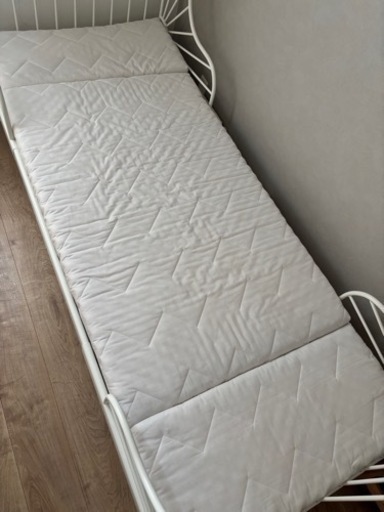IKEA 子どもベッド マットレス、新品カバー付