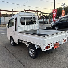 自社ローンあり！ガソリン100リットルプレゼント✨スマートアシスト✨走行1万キロ台✨4WD✨ダイハツ☆ハイゼットトラック☆ジャンボ☆660cc☆2人乗り☆の画像