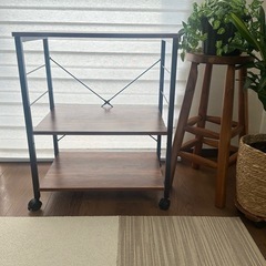 超美品　棚　シェルフ　レンジ台　キャスター付き　高さ調節可能　幅...