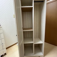 ニトリ　ミラー付き収納棚　の画像